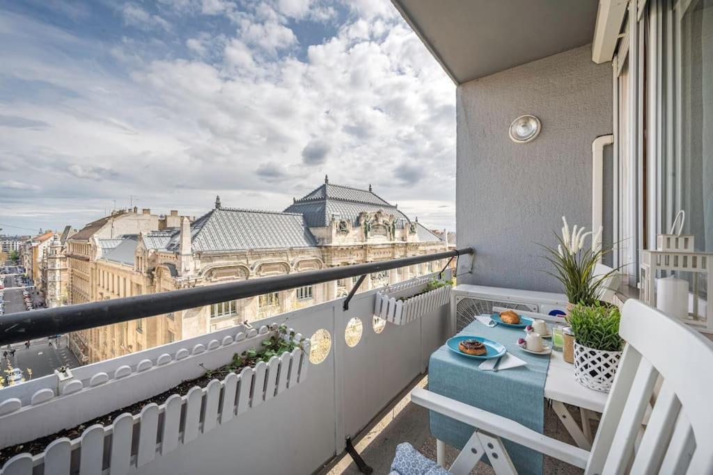 Liszt Ferenc Square Panorama Apt Budapest Exterior foto